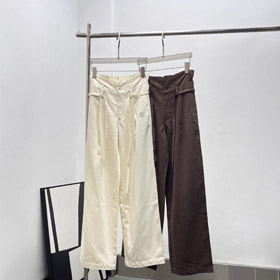 Pantalon décontracté à taille à cordon Miu Miu avec une coupe relaxée et fluide-5302  