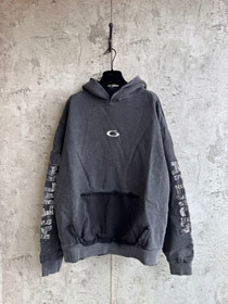 Nouveau sweatshirt à capuchon de style détresse et usé de Balenciaga-5453  