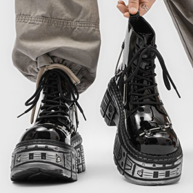 Stella Weisz mode rétro noir moto Martin Bottes-5598  