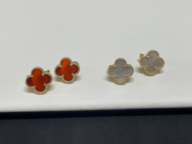 Van Cleef & Arpels Boucles d'oreilles de trèfle rouge et blanc à quatre feuilles-3700