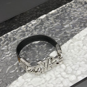 Louis Vuitton LV cuir bague à chaîne en métal avec des lettres gravées sur les deux côtés du bracele  